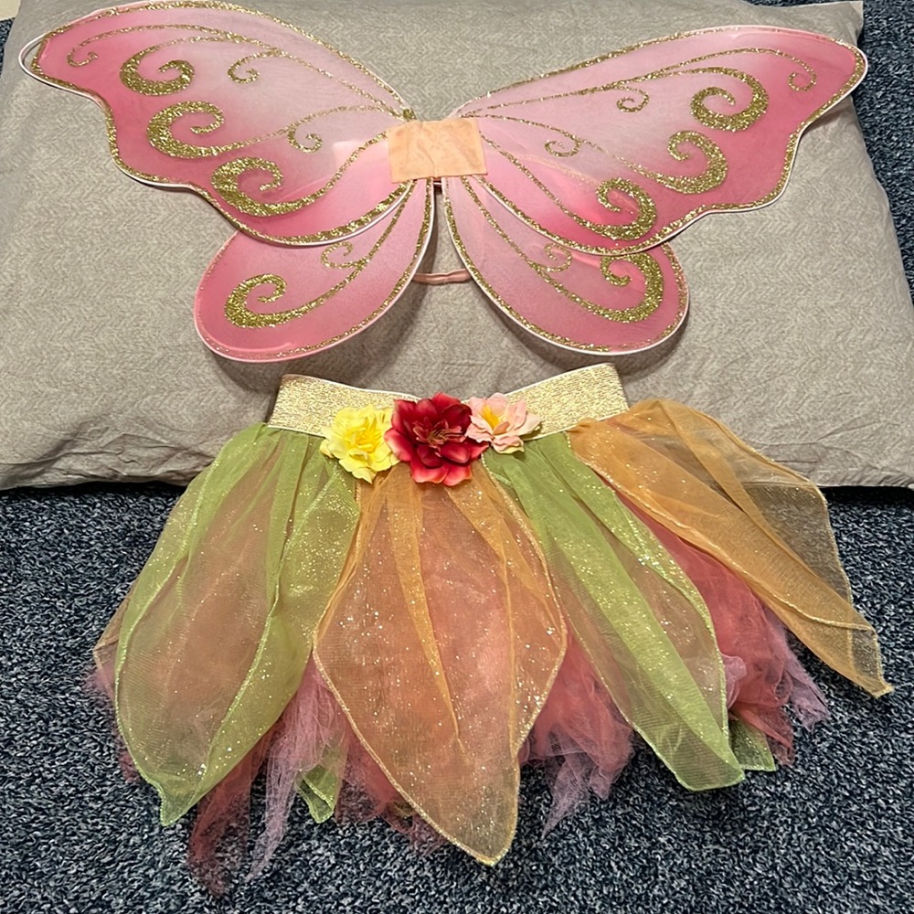 Butterfly girls costume size 4-7. Like new.